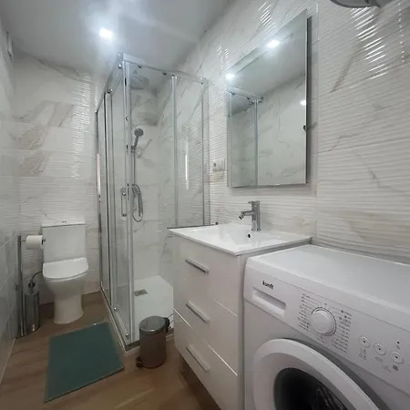 아파트 Lidia Planta 1, La Carihuela 1ª Linea Playa, Vistas Mar, 1 Dormitorio, 52 M2, 1-3 Huesped, Amplio Balcon, Wifi *
